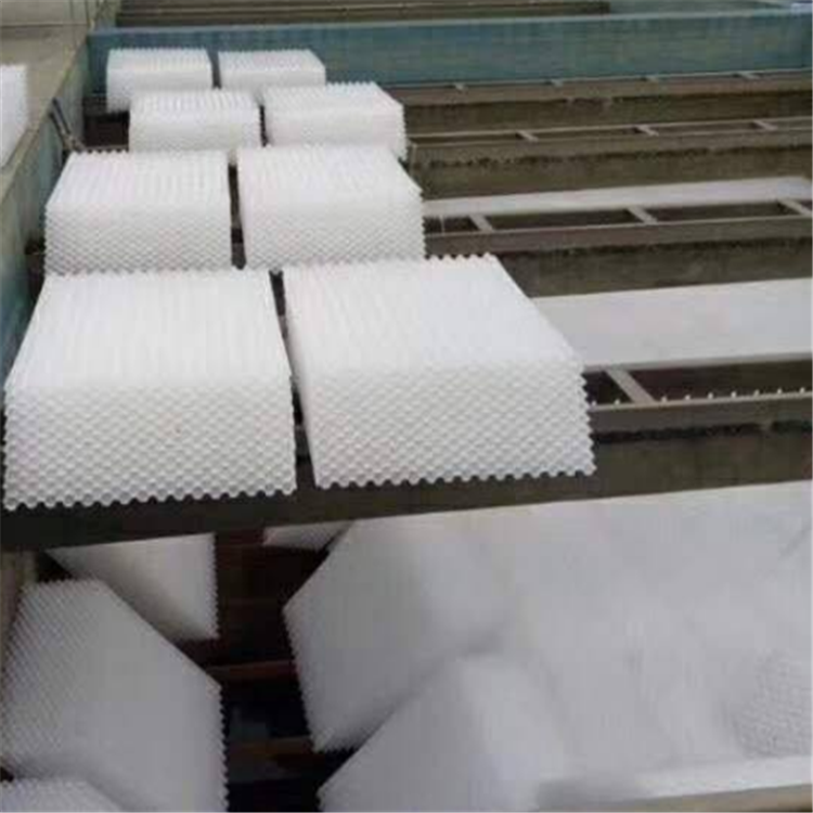 ����б������