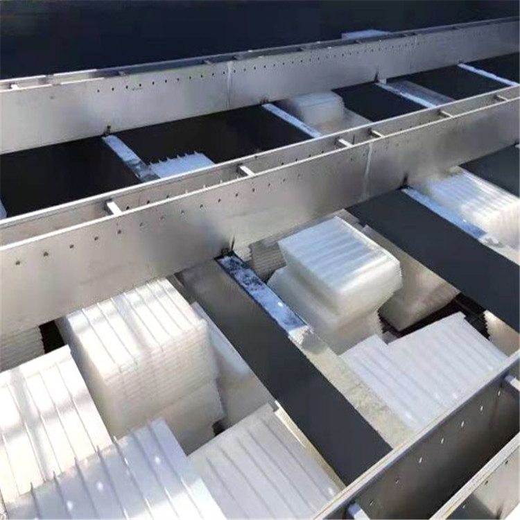 ����б������